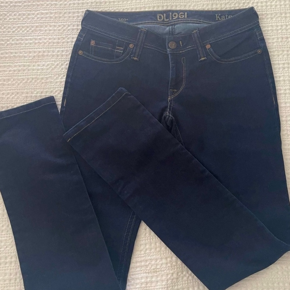 DL classic, straight leg, dark denim jeans. Forever in style! Mint condition!!